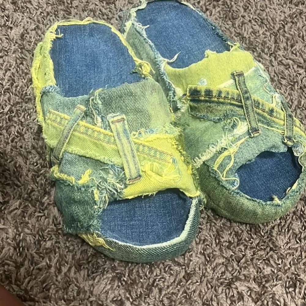 Customer Jean slippers women’s 7!